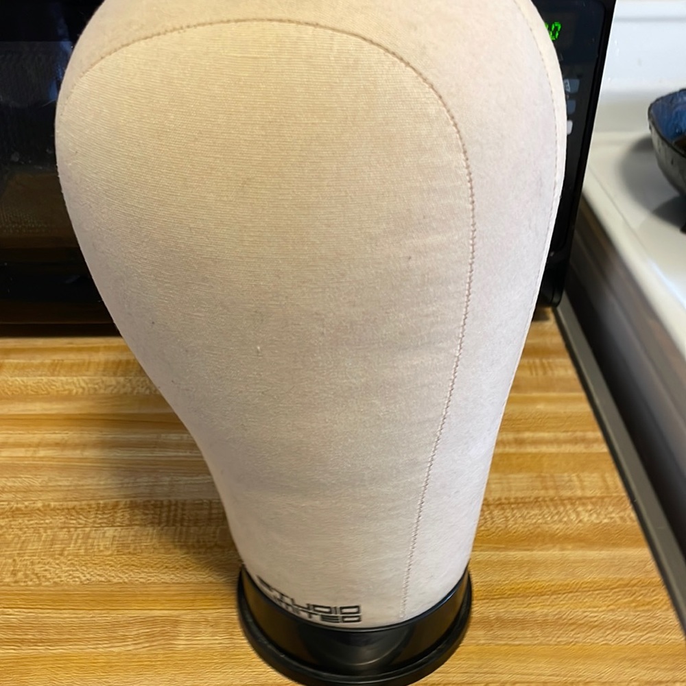 Wig stand